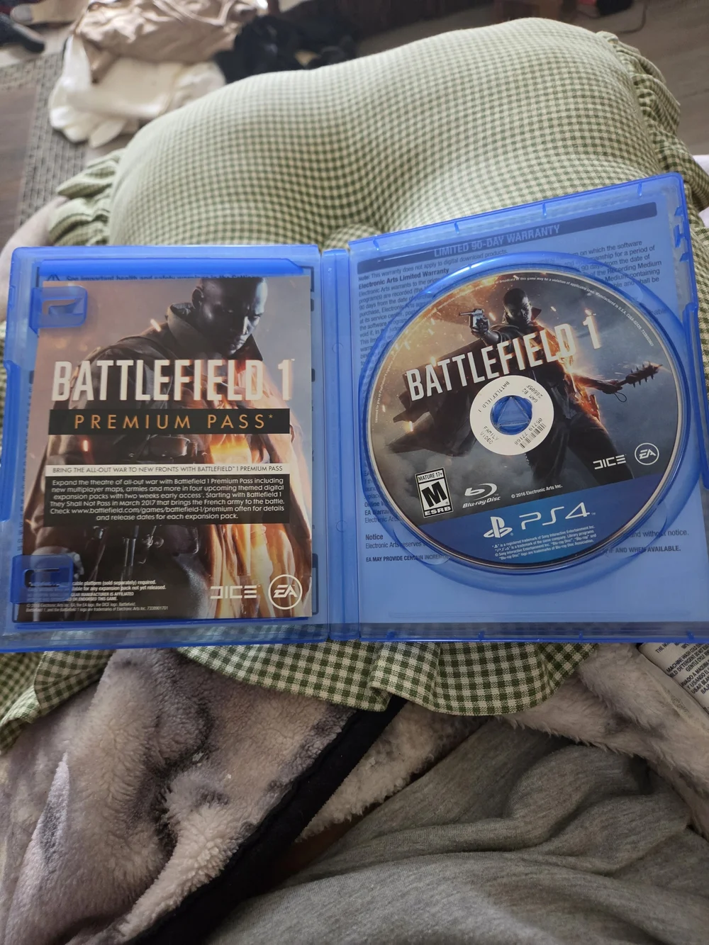 Battlefield 1 PS4 Game - Blue Case by EA